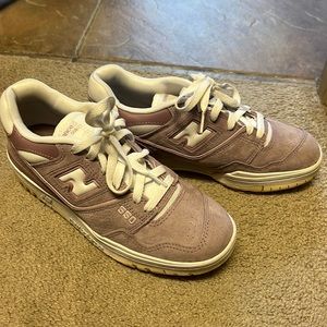 Women’s size 7 New Balance 550